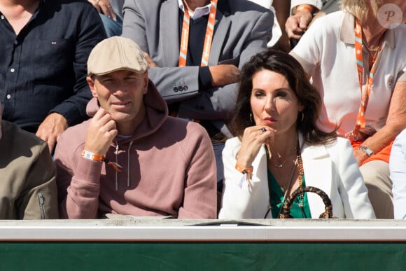 Théma - Les amoureux de Roland Garros - Zinedine Zidane et sa femme Véronique - Les célébrités dans les tribunes lors des Internationaux de France de Tennis de Roland Garros 2022, le 27 mai 2022. © MPP / Bestimage
