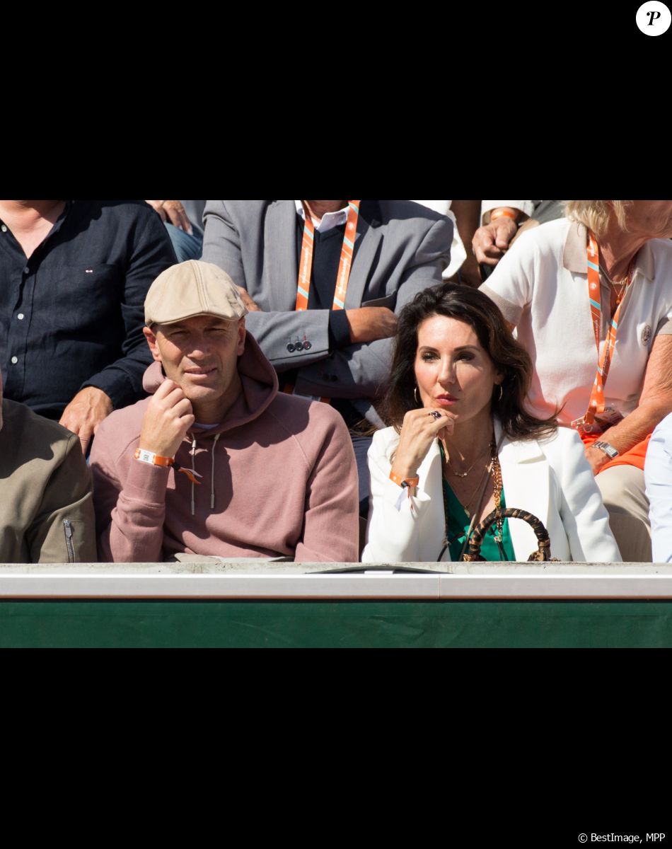 Théma - Les amoureux de Roland Garros - Zinedine Zidane et sa femme Véronique - Les célébrités dans les tribunes lors des Internationaux de France de Tennis de Roland Garros 2022, le 27 mai 2022. © MPP / Bestimage