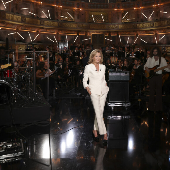 Exclusif - Claire Chazal - Enregistrement de l'émission "Le Grand Echiquier" à l'Opéra Royal de Versailles, diffusée le 5 décembre sur France 3 © Jack Tribeca / Bestimage LE GRAND ÉCHIQUIER A VERSAILLES " Le grand échiquier ", le grand rendez-vous culturel, présenté par C.Chazal, nous donne rendez-vous à Versailles, haut lieu de la culture, admiré dans toute l'Europe, pour une soirée exceptionnelle.