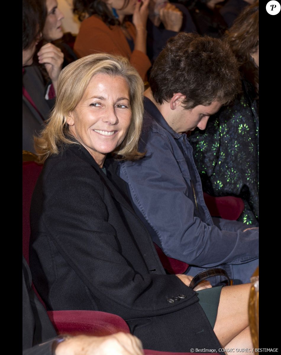 Claire Chazal est la maman d'un fils unique, François.
Claire Chazal avec son fils François à la générale de la pièce de théâtre "Le Mensonge" au théâtre Edouard VII à Paris.