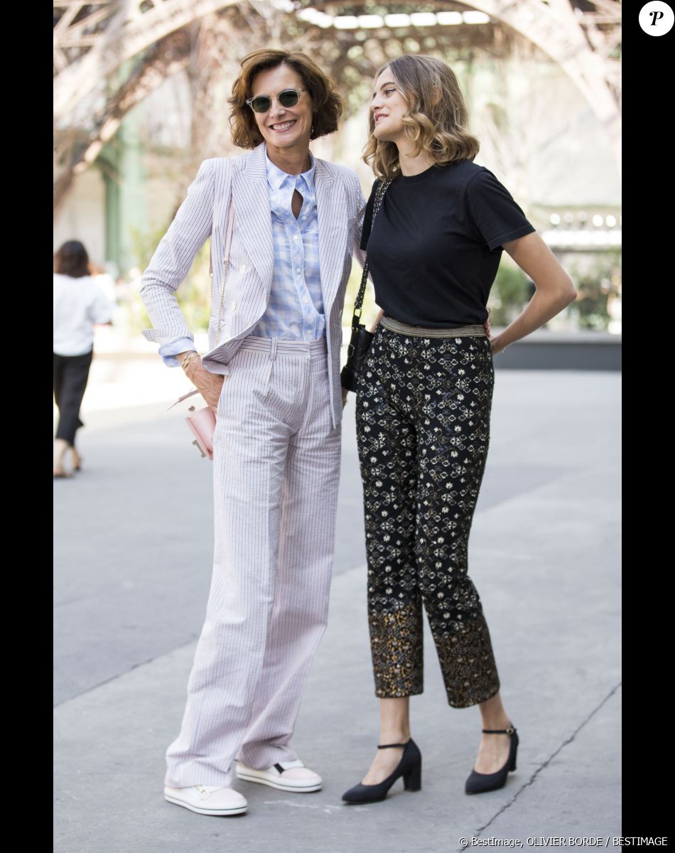 Inès de la Fressange et sa fille Violette d'Urso lors du photocall au défilé de mode Haute-Couture automne-hiver 2017/2018 "Chanel" au Grand Palais à Paris, le 4 juillet 2017 © Olivier Borde/Bestimage
