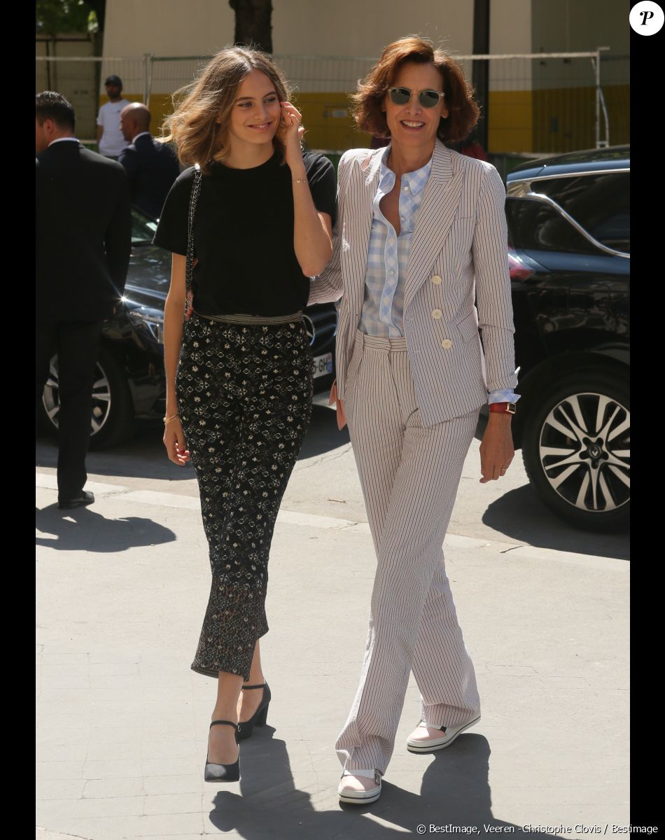 Inès de la Fressange et sa fille Violette d'Urso - Arrivées au défilé de mode "Chanel", collection Haute-Couture automne-hiver 2017/2018, au Grand Palais à Paris. Le 4 juillet 2017 © CVS - Veeren / Bestimage