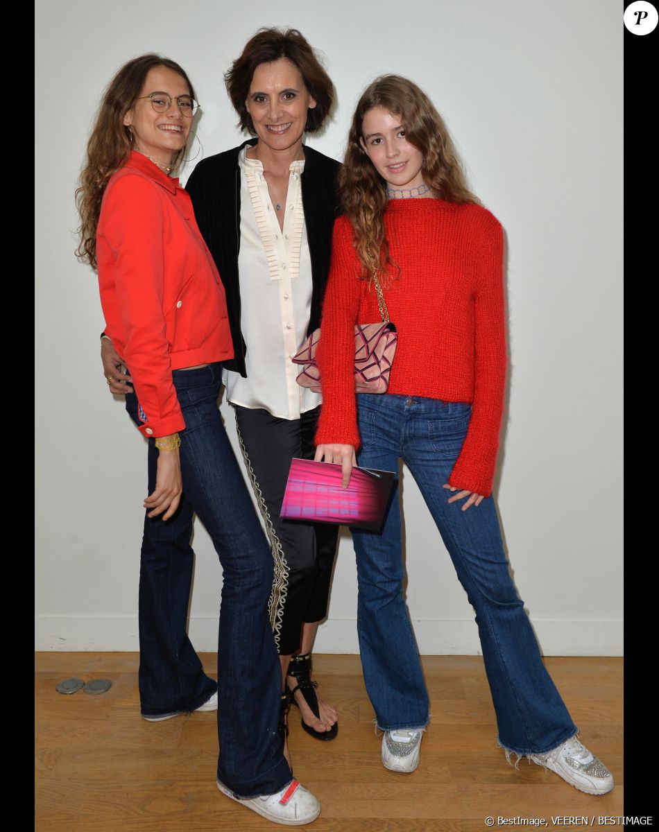 Exclusif - Inès de la Fressange et sa fille Violette d'Urso - People posent au défilé de mode Haute-Couture automne-hiver 2016/2017 "Giambattista Valli" à Paris le 4 juillet 2016 . Veeren / Bestimage