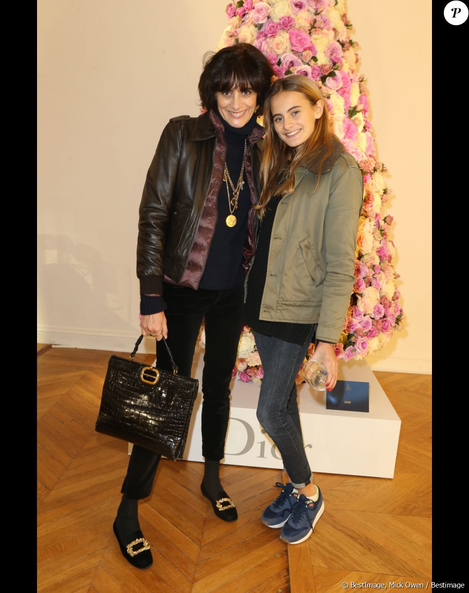 Exclusif - Ines de La Fressange et sa fille Violette d'Urso - 18eme edition de la vente aux encheres des Sapins de Noel des createurs a l'hotel Salomon de Rothschild a Paris le 9 decembre 2013. La somme recoltee sera reversee au profit de l'association "AVEC" du professeur David Khayat.