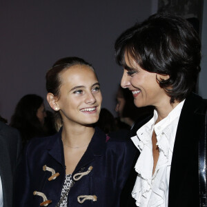 Ines de la Fressange et sa fille Violette d'Urso - Exposition "Virgule Etc. Dans les Pas de Roger Vivier" au palais de Tokyo le 30 septembre 2013. 