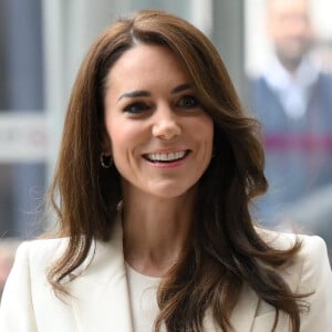 Kate Middleton continue son travail ! La princesse de Galles, engagée pour la santé mentale et la jeunesse britannique, avait rendez-vous ce mardi au coeur de la City.
Kate Catherine Middleton, princesse de Galles, lors de la réunion inaugurale de son nouveau groupe de travail sur les affaires de la petite enfance au siège social de NatWest à Londres. 