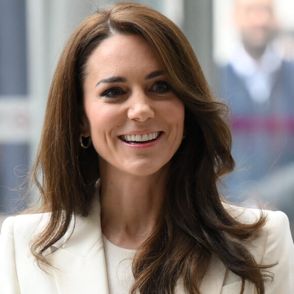 Kate Middleton continue son travail ! La princesse de Galles, engagée pour la santé mentale et la jeunesse britannique, avait rendez-vous ce mardi au coeur de la City.
Kate Catherine Middleton, princesse de Galles, lors de la réunion inaugurale de son nouveau groupe de travail sur les affaires de la petite enfance au siège social de NatWest à Londres. 
