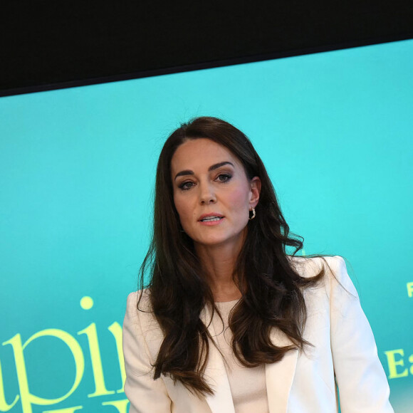 Et va continuer son travail dans les prochains mois. 
Kate Catherine Middleton, princesse de Galles, lors de la réunion inaugurale de son nouveau groupe de travail sur les affaires de la petite enfance au siège social de NatWest à Londres. Le 21 mars 2023 