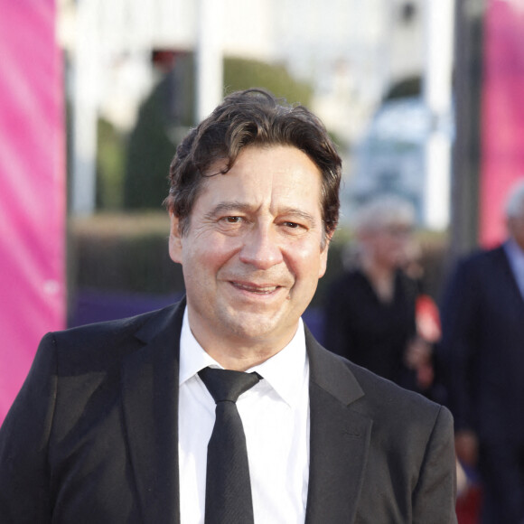 Laurent Gerra - Cérémonie d'ouverture de la 48e édition du Festival du Cinéma Américain de Deauville, le 2 septembre 2022. © Denis Guignebourg/Bestimage