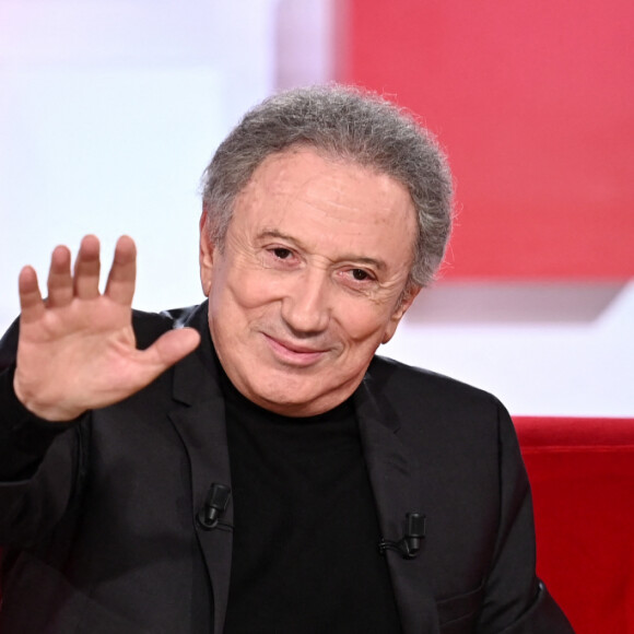 Depuis février dernier, l'état de santé de Michel Drucker suscite l'inquiétude.
Exclusif - Michel Drucker et sa chienne Isia - Enregistrement de l'émission "Vivement Dimanche, spéciale M.Galabru", au Studio Gabriel à Paris, présentée par M.Drucker. © Guillaume Gaffiot / Bestimage