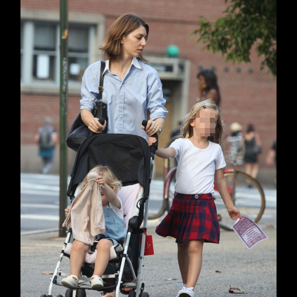 Sofia Copopla et ses filles Romy, 2 ans, et Cosima, 5 ans et demi, à New York le 7 septembre 2012
