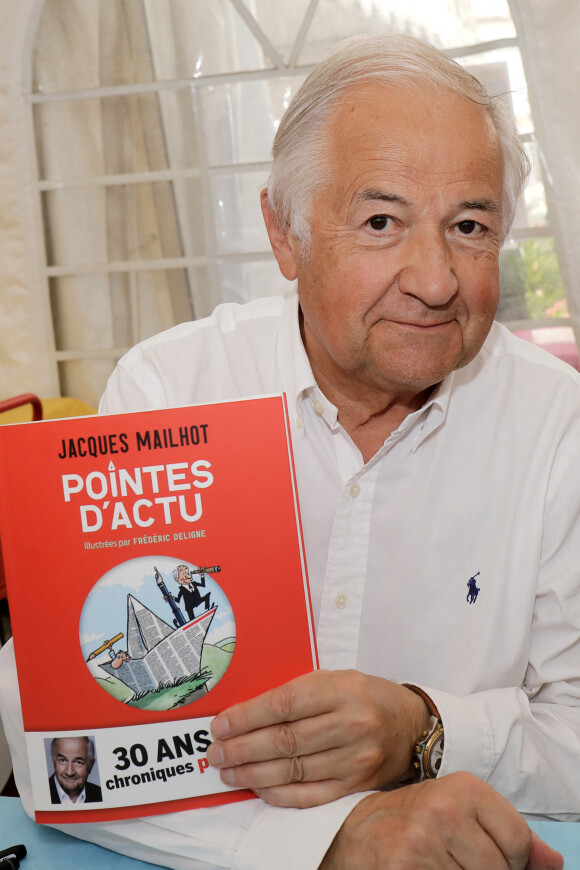 Jacques Mailhot (président du 33ème salon du livre) lors du 33ème salon du livre de Cosne-sur-Loire le 18 septembre 2021. © Cédric Perrin / Bestimage 
