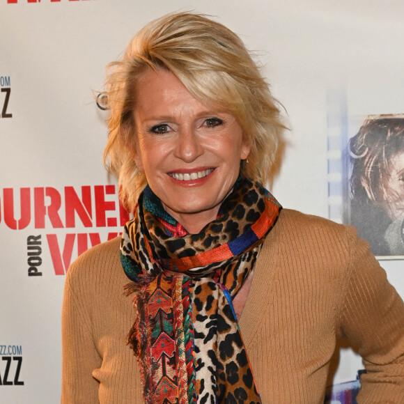 Dans le quinzième numéro de "S, le magazine de Sophie Davant", la fille de l'animatrice, prénommée Valentine et née de sa précédente union avec le journaliste Pierre Sled, y a écrit un article.
Sophie Davant - Photocall à la première du film "Tourner pour vivre" sur la vie cinématographique du réalisateur C.Lelouch à Paris. © Coadic Guirec / Bestimage
