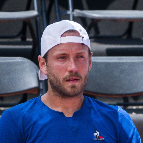 Le champion français, ancien numéro 10 mondial, a dégringolé au 459e rang mondial aujourd'hui après une période très compliquée
Lucas Pouille battu par l'Allemand Oscar Otte (6-3, 6-1) lors de l'Open Parc d'Auvergne Rhône Alpes à Lyon, le 16 mai 2022. © Sandrine Thesillat / Panoramic / Bestimage