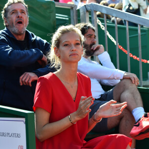 Lucas Pouille s'incline au Tie Break face à Mischa Zverev lors du Rolex Monte-Carlo Masters 2018 à Roquebrune Cap Martin sous le regard de sa compagne Clémence Bertrand le 17 avril 2018 © Bruno Bebert / Bestimage