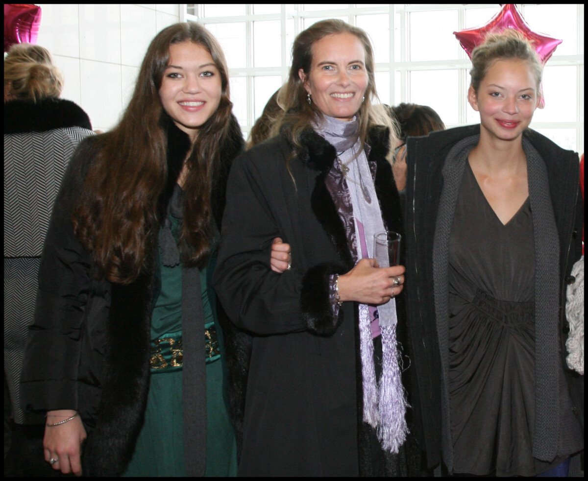 Photo Ludmilla d'Oultremont et ses filles Sasha et Anna en 2009