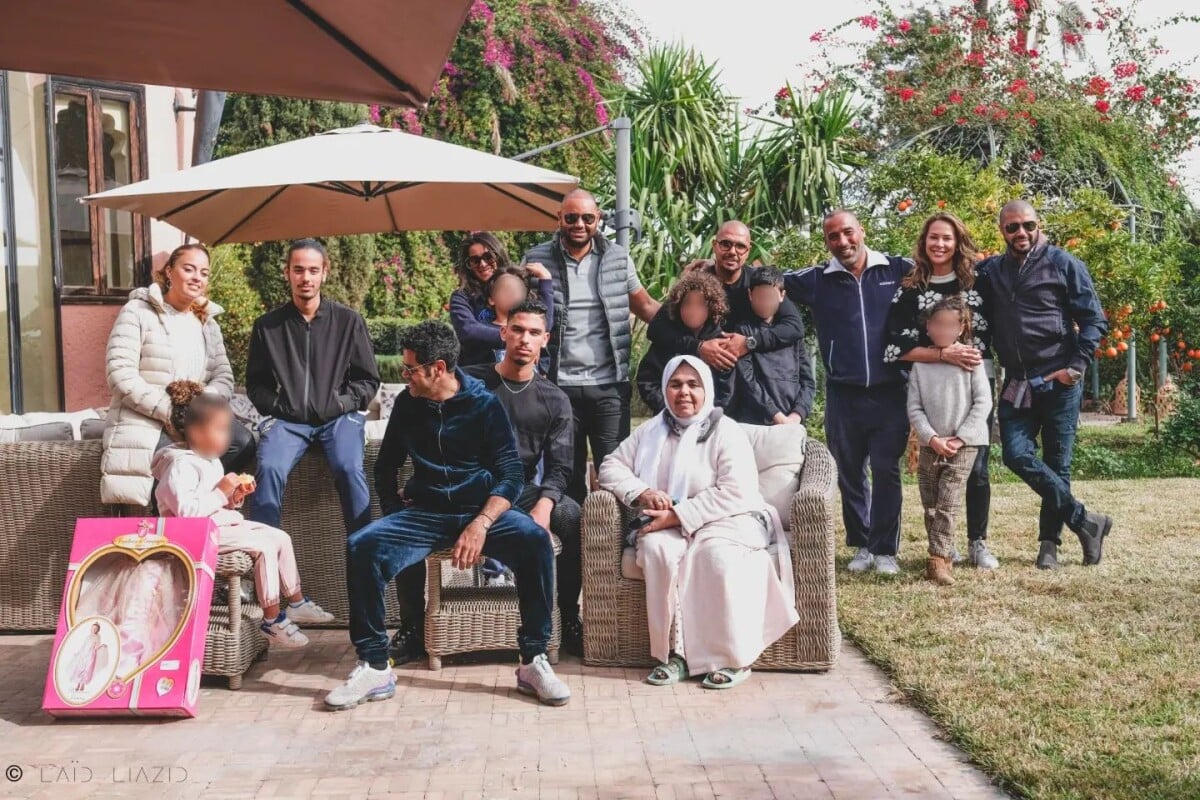 Photo Fatima, la maman de Jamel Debbouze entourée de Jamel et de