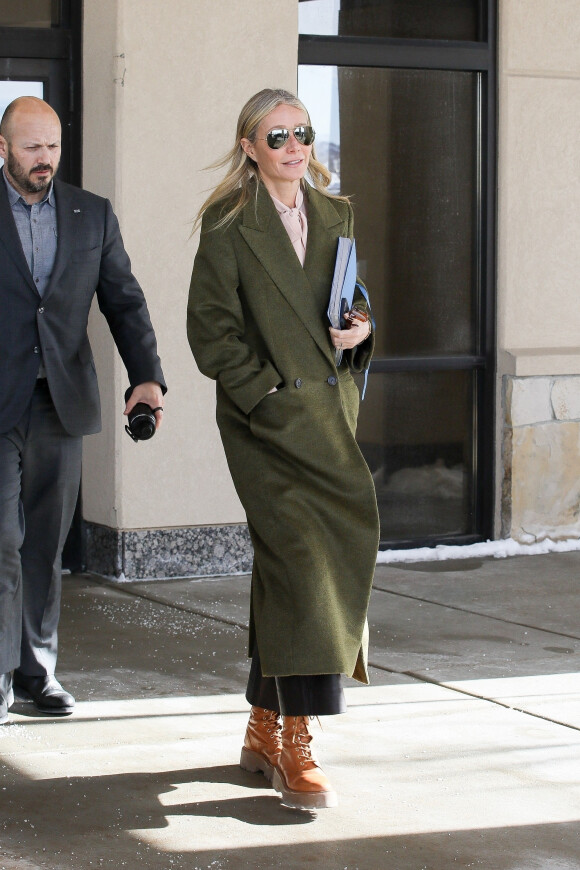 Gwyneth Paltrow est accusée d'être entrée en collision avec un médecin retraitée qui lui réclame trois millions d'euros. 
Gwyneth Paltrow est jugée devant le tribunal du troisième district de Park City (Utah), lors du troisième jour de son procès.