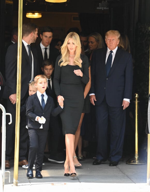 Eric Trump, Jared Kushner, Ivanka Trump, et leurs enfants, Vanessa Trump, Donald Trump et sa femme Melania - Sorties à la maison funéraire Frank Campbell à New York, avant les obsèques de Ivana Trump. Le 20 juillet 2022