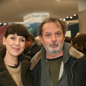 Depuis il est devenu "la vedette de sa classe"
Christophe Alévêque et sa compagne Serena Reinaldi - Salon du livre de Paris porte de Versailles le 14 mars 2019. © JLPPA/Bestimage