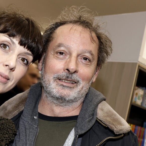 Marcello avait "le regard fuyant"
Christophe Aléveque et sa compagne Serena Reinaldi - Salon du livre de Paris porte de Versailles le 14 mars 2019. © Cédric Perrin/Bestimage