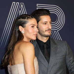 Pierre Niney (habillé en Dior Homme et montre Montblanc) et sa compagne Natasha Andrews (habillée en Dior et bijoux Van Cleef & Arpels) - Photocall de la 47ème édition de la cérémonie des César à l'Olympia à Paris, le 25 février 2022. © Borde-Jacovides/Bestimage 