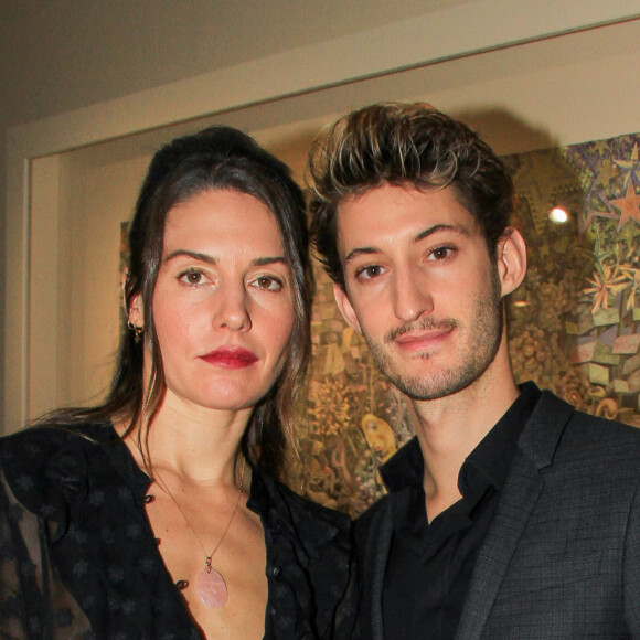 Pierre Niney et sa compagne Natasha Andrews lors du vernissage de l'exposition consacrée à l'oeuvre et l'imaginaire de Christian Louboutin "l'Exhibitionniste' (L'Exibition[niste]) au Palais de la Porte Dorée, à Paris, France, le 24 février 2020. © Philippe Baldini/Bestimage 