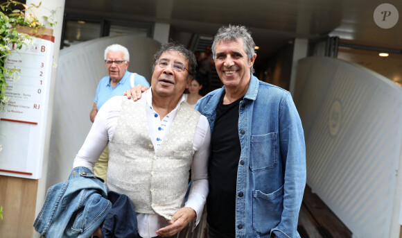 Laurent Voulzy et Julien Clerc au village (jour 14) lors des Internationaux de France de Tennis de Roland Garros 2022 à Paris, France, le 4 juin 2022. © Dominique Jacovides/Bestimage 