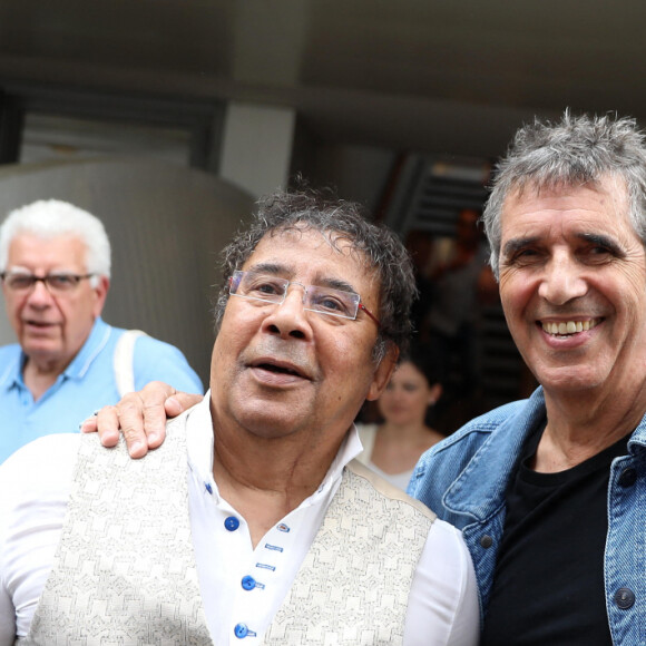 Laurent Voulzy et Julien Clerc au village (jour 14) lors des Internationaux de France de Tennis de Roland Garros 2022 à Paris, France, le 4 juin 2022. © Dominique Jacovides/Bestimage 