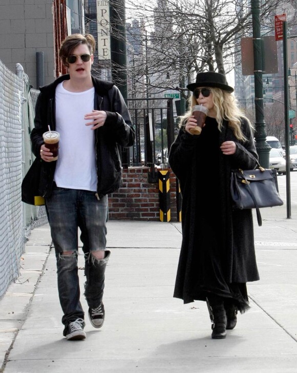 Mary-Kate Olsen et son boyfriend Nate Lowman au temps de l'amour en novembre 2009 à New York