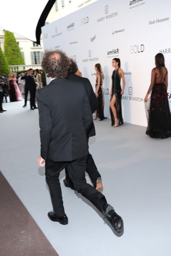 Thomas Bangalter (Daft Punk) ne veut pas s'arrêter devant les photographes - Photocall de la soirée "24th edition of AmfAR's Cinema Against AIDS" Gala à l'hôtel de l'Eden Roc au Cap d'Antibes, le 25 mai 2017, lors du 70 ème Festival International du Film de Cannes. © Borde-Jacovides-Moreau / Bestimage 