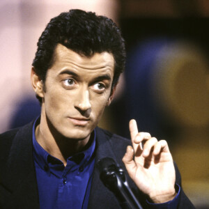 Archives - Christophe Dechavanne sur le plateau de l'émission TV " Ciel, mon Mardi !". Le 25 mars 1992  