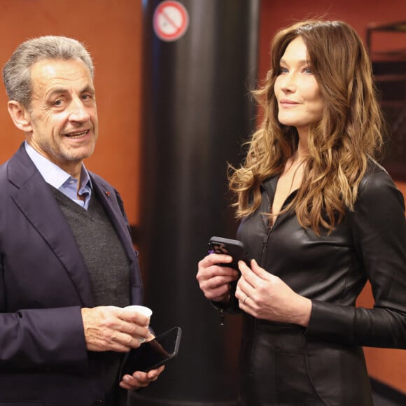 Exclusif - Nicolas Sarkozy et sa femme Carla Bruni-Sarkozy (marraine de l'édition) - Backstage du 16ème Gala de la Fondation " Recherche Alzheimer " à l'Olympia à Paris. Le 20 mars 2023 © Sébastien Valente / Bestimage 