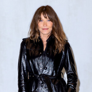 "Presque chaque année depuis que tu es parti, une régate qui porte ton nom est organisée sur la plage de Cavalière chez notre ami Erîc. Et même si tu es parti, tu ne nous quittes jamais mon frère"
Carla Bruni - Photocall du défilé de mode Hommes "AMI" prêt-à-porter automne-hiver 2023/2024 lors de la fashion week de Paris. Le 19 janvier 2023 © Olivier Borde / Bestimage 