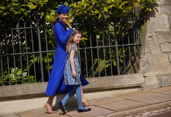 Il n'y a pas que les lapins en chocolat à déguster, le jour de Pâques.
Kate Middleton, la princesse Charlotte - La famille royale arrive à la chapelle Saint-Georges pour la messe de Pâques au château de Windsor.