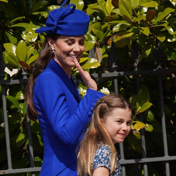 Il n'y a pas que les lapins en chocolat à déguster, le jour de Pâques.
Kate Middleton, la princesse Charlotte - La famille royale arrive à la chapelle Saint-Georges pour la messe de Pâques au château de Windsor.