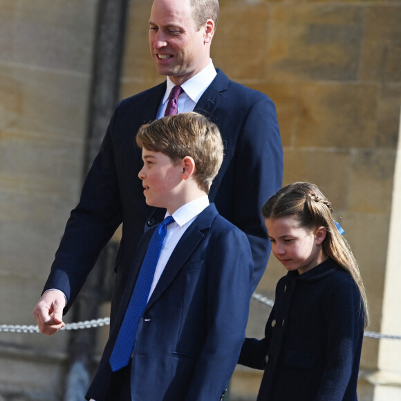 Le prince William, le prince George de Galles, la princesse Charlotte de Galles - La famille royale arrive à la chapelle Saint-Georges pour la messe de Pâques au château de Windsor, le 9 avril 2023.