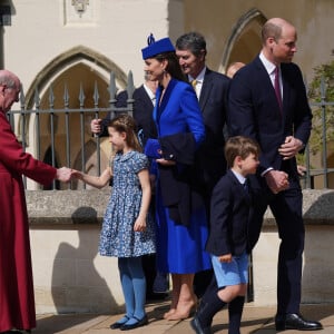 Le 9 avril 2023, le clan s'est retrouvé au château de Windsor pour se lancer dans un cortège familial.
Timothy Laurence, Kate Middleton, la princesse Charlotte de Galles, le prince William, le prince Louis de Galles - La famille royale arrive à la chapelle Saint-Georges pour la messe de Pâques au château de Windsor, le 9 avril 2023.