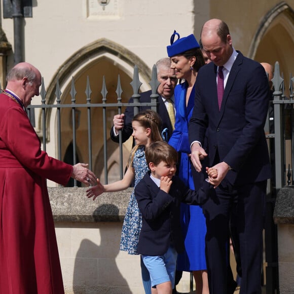 Kate Middleton, la princesse Charlotte de Galles, le prince William, le prince Louis de Galles, le prince Andrew - La famille royale arrive à la chapelle Saint-Georges pour la messe de Pâques au château de Windsor, le 9 avril 2023.