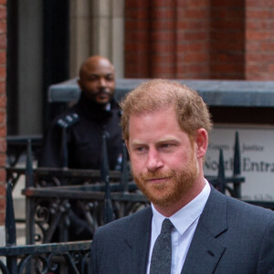 Le prince Harry, duc de Sussex, à la sortie du procès contre l'éditeur du journal "Daily Mail" à Londres, le 30 mars 2023. © Tayfun Salci/Zuma Press/Bestimage