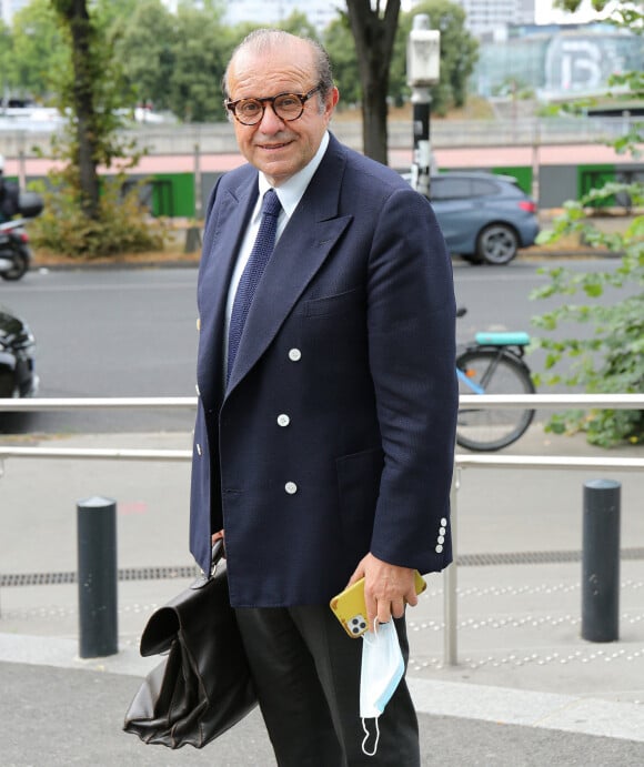 Exclusif - L'avocat Hervé Témime arrive à la radio France Inter à Paris le 1er juillet 2020. © Panoramic / Bestimage