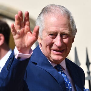 Le roi Charles III sera couronné le 6 mai prochain.
Le roi Charles III d'Angleterre - La famille royale du Royaume Uni quitte la chapelle Saint George après la messe de Pâques au château de Windsor. 