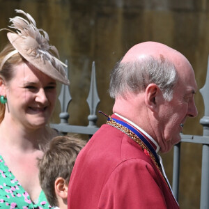 Le roi Charles III d'Angleterre - La famille royale du Royaume Uni quitte la chapelle Saint George après la messe de Pâques au château de Windsor le 9 avril 2023. 