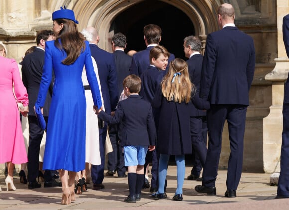 Catherine (Kate) Middleton, princesse de Galles, Le prince William, prince de Galles, Le prince George de Galles, La princesse Charlotte de Galles, Le prince Louis de Galles - La famille royale du Royaume Uni arrive à la chapelle Saint George pour la messe de Pâques au château de Windsor le 9 avril 2023. 