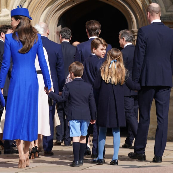 Catherine (Kate) Middleton, princesse de Galles, Le prince William, prince de Galles, Le prince George de Galles, La princesse Charlotte de Galles, Le prince Louis de Galles - La famille royale du Royaume Uni arrive à la chapelle Saint George pour la messe de Pâques au château de Windsor le 9 avril 2023. 