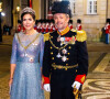 Le prince Frederik, quant à lui, représentera le Danemark à la place de sa mère.
Le prince Frederik et la princesse Mary de Danemark - La famille royale de Danemark arrive au dîner de Nouvel An au palais d'Amalienborg de Copenhague, Danemark, le 1er janvier 2023. 