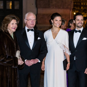 Le roi Carl Gustav de Suède, la reine Silvia, la princesse Victoria, le prince Carl Philip - Arrivées au 250ème anniversaire de l'opéra royal de Stockholm le 18 janvier 2023. 