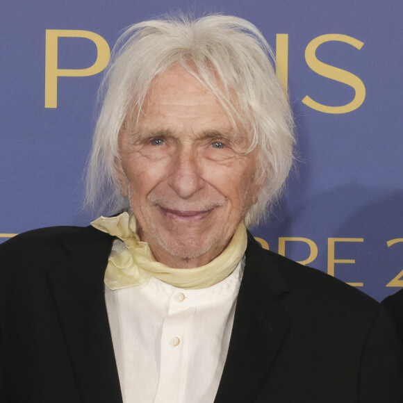 Il pense d'ailleurs qu'il aurait été "incapable de faire une carrière de chanteur".
Pierre Richard au photocall de la soirée de gala de la chaine i24News à Chaillot - Théâtre national de la Danse à l'occasion de la célébration du 2ème anniversaire de la signature des Accords d'Abraham, Paris le 5 septembre 2022. © Jack Tribeca / Bestimage 