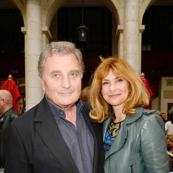 Patrick Rotman et sa femme Florence Pernel - Diffusion en direct sur France 2 de la pièce "Du vent dans les branches de Sassafras" au théâtre Edouard VII à Paris le 28 juin 2016. © Coadic Guirec / Bestimage