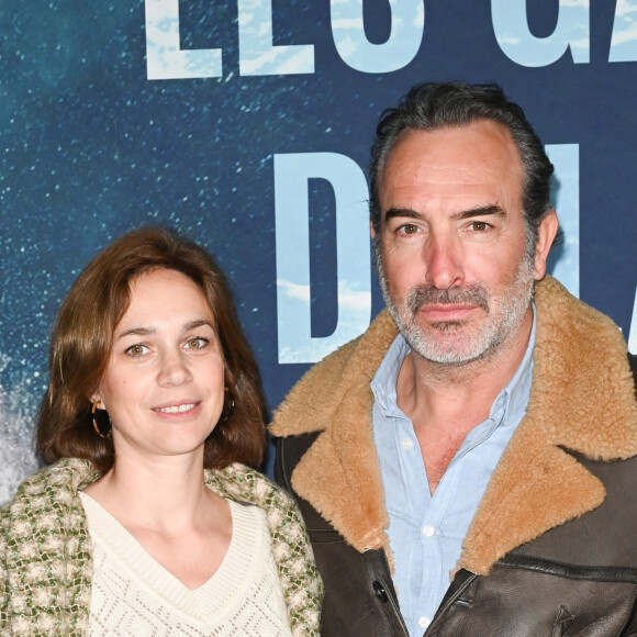 Jean Dujardin et sa compagne Nathalie Péchalat à la première du film "Les gardiennes de la planète" au cinéma Pathé Wepler à Paris, France, le 12 février 2023. © Coadic Guirezc/Bestimage